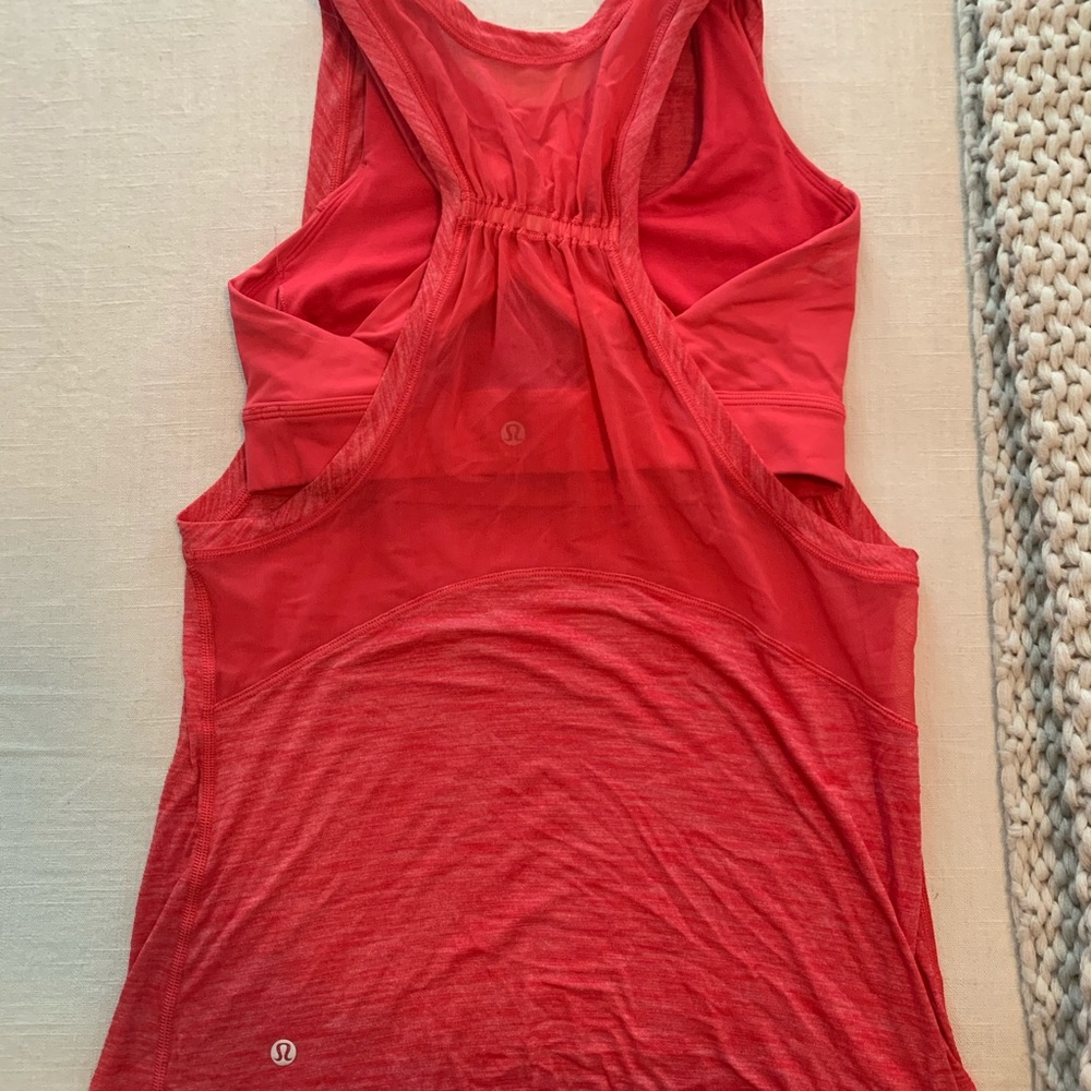 Lululemon tank with built in bra